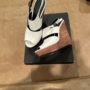 Trouvè White Wedges